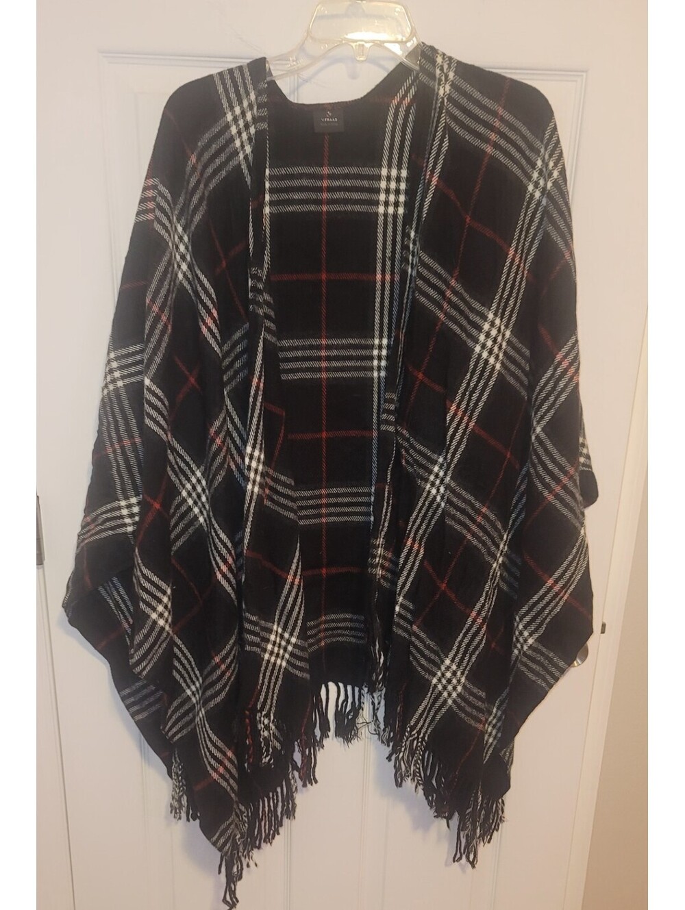 V.FRAAS BLACK RED WHITE PLAID OVERSIZED THROW PONCHO SCARF ONE SIZE